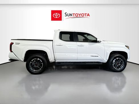 Used 2025 Toyota Tacoma TRD Sport image 2