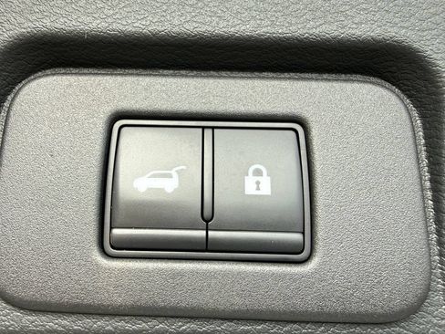 Used 2024 Nissan Rogue SV FWD image 17