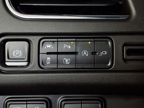 Used 2022 Chevrolet Tahoe RST w/ Sport Performance Package image 20