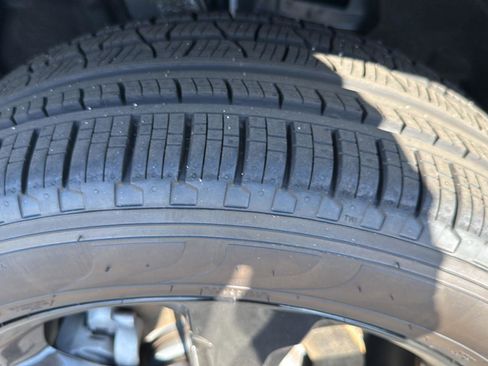 New 2025 Jeep Grand Cherokee Limited w/ Black Appearance Package image 10