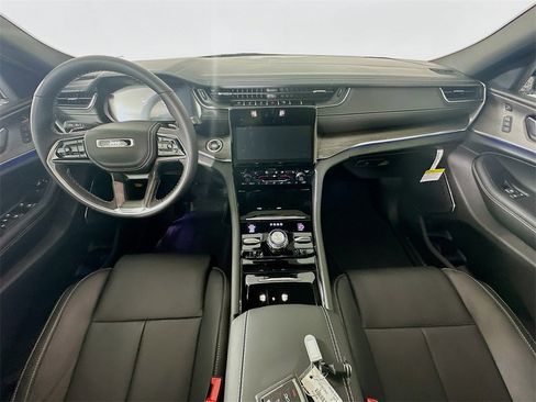 New 2025 Jeep Grand Cherokee Overland image 9