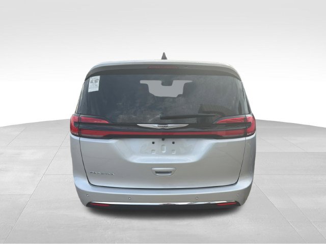 Used 2026 Chrysler Pacifica Select FWD image 7