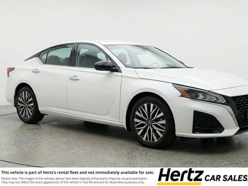 Used 2025 Nissan Altima 2.5 SV image 1
