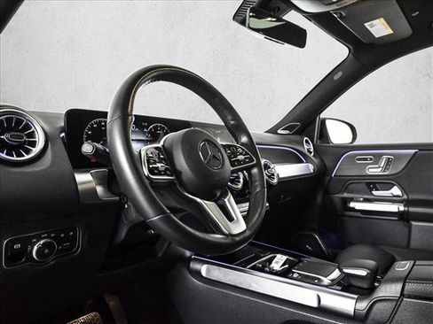 Used 2023 Mercedes-Benz GLB 250 4MATIC image 10
