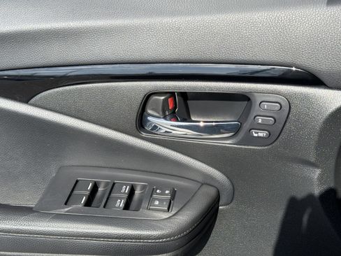 Used 2020 Honda Pilot Touring image 24