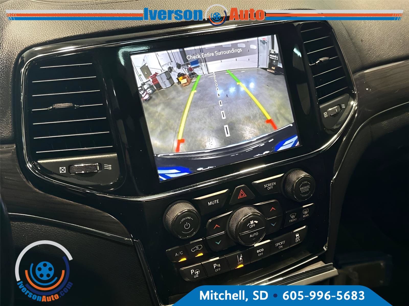Used 2020 Jeep Grand Cherokee Overland AWD/4WD image 23