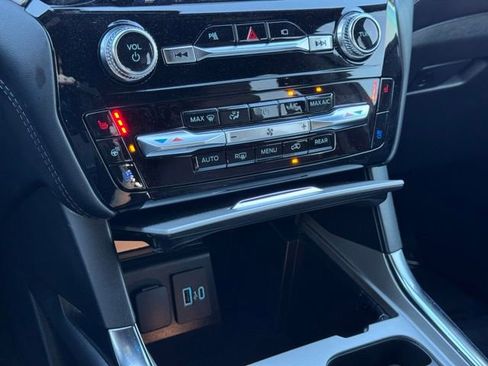 Used 2022 Ford Explorer Platinum w/ Equipment Group 601A image 32