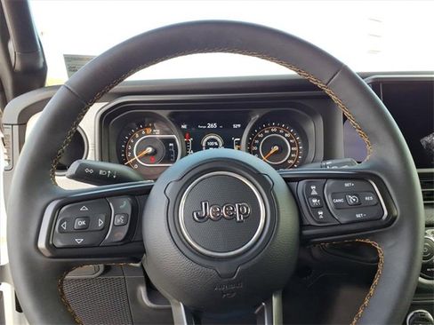Used 2024 Jeep Gladiator Sport image 17