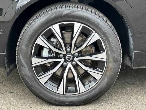 Used 2025 Volvo XC60 B5 Plus AWD/4WD image 31