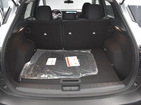 New 2026 Nissan Kicks SV image 32