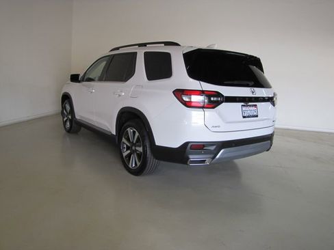 Used 2025 Honda Pilot Touring image 23