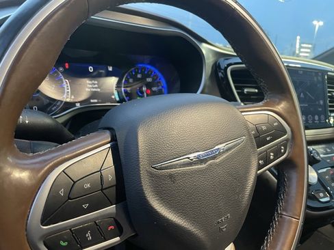 Used 2020 Chrysler Pacifica Limited w/ Tire & Wheel Group image 8