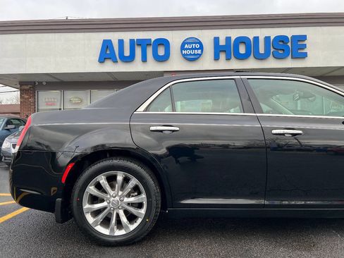 Used 2015 Chrysler 300 C image 39