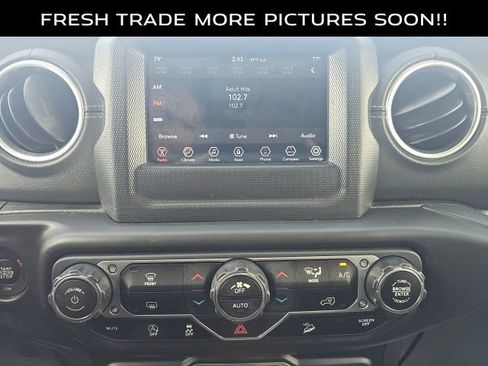 Used 2018 Jeep Wrangler Unlimited Sahara image 13