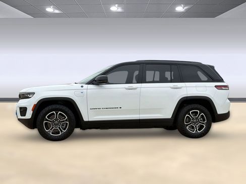Used 2022 Jeep Grand Cherokee Trailhawk w/ Advanced Protech Group II image 2