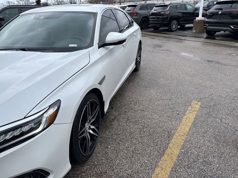 Used 2021 Honda Accord Touring image 11