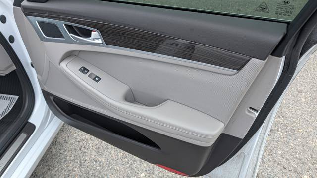 Used 2015 Hyundai Genesis 3.8 RWD image 30