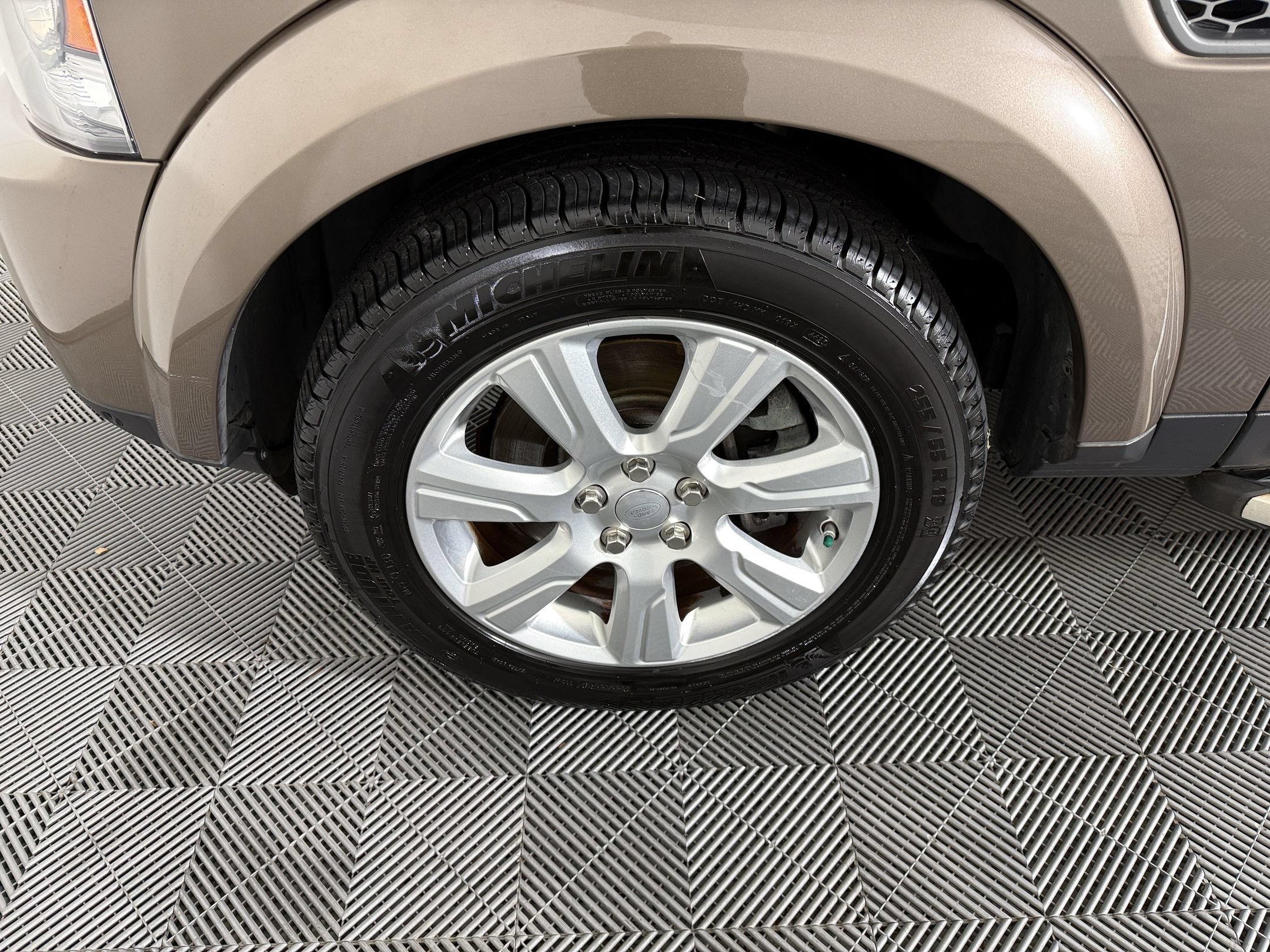 Used 2015 Land Rover LR4 HSE AWD/4WD image 12