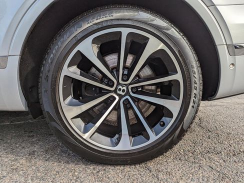 Used 2018 Bentley Bentayga Onyx Edition image 52