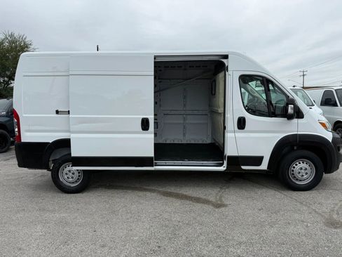 Used 2024 RAM ProMaster 2500 w/ Convenience Group FWD image 19