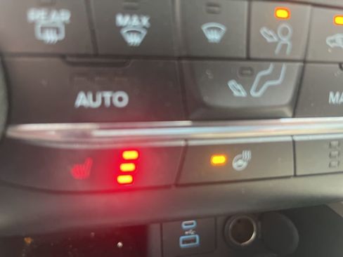 Used 2023 Nissan Sentra SR w/ SR Premium Package image 38