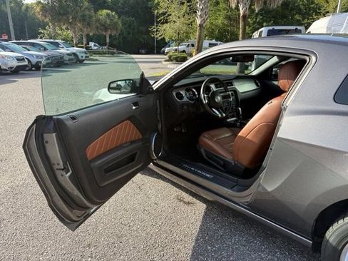 Used 2013 Ford Mustang Premium RWD image 9