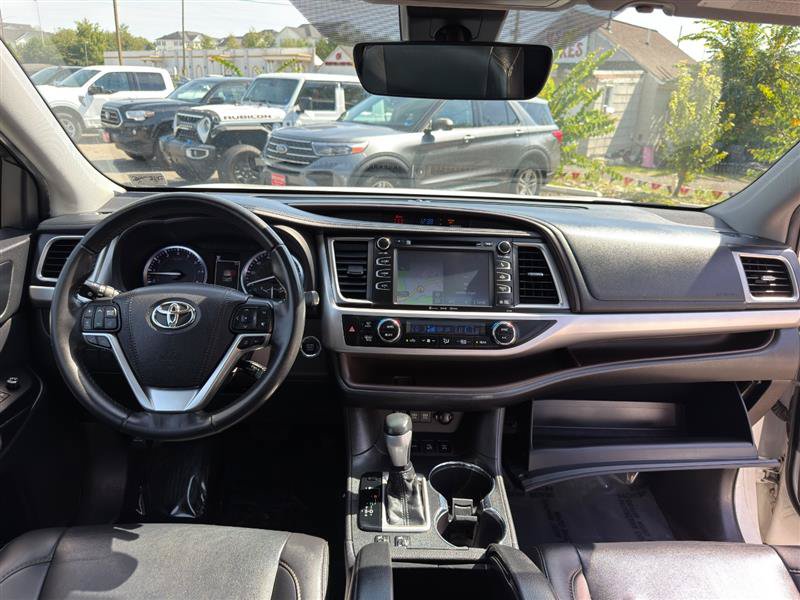 Used 2019 Toyota Highlander XLE AWD/4WD image 27