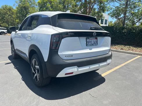 Used 2025 Nissan Kicks SV FWD image 4
