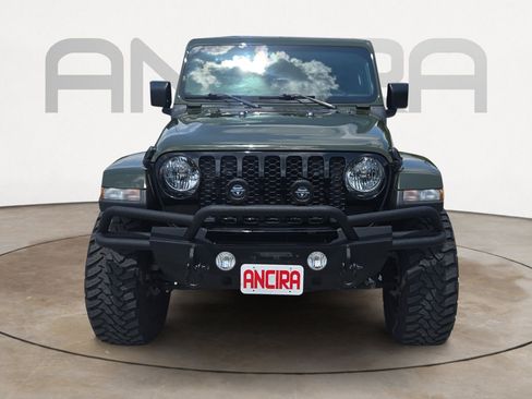 Used 2023 Jeep Gladiator Sport AWD/4WD image 5