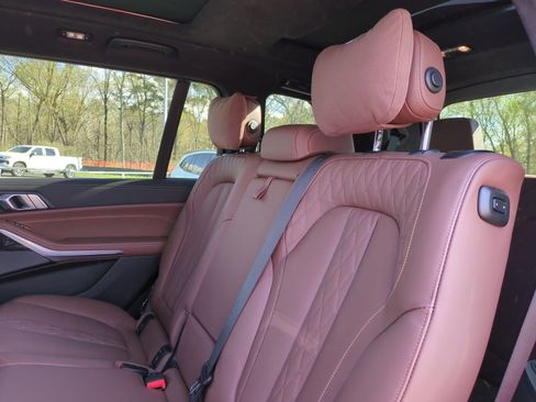 Used 2026 BMW X7 M60i image 32