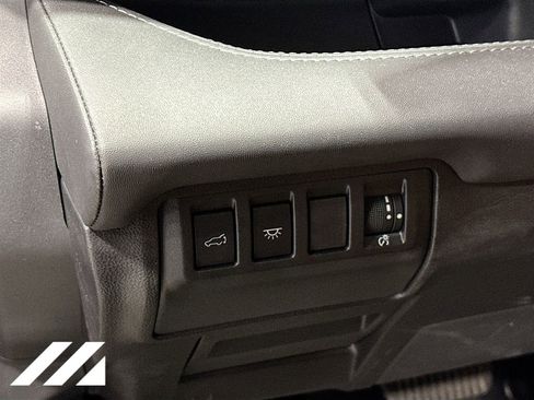 Used 2025 Subaru Ascent Touring AWD/4WD image 10