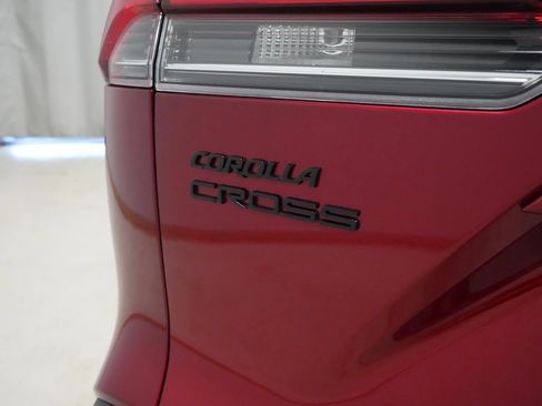 Used 2025 Toyota Corolla Cross XLE w/ Convenience Package AWD/4WD image 22