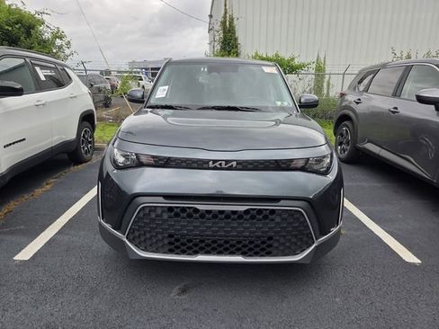 Used 2025 Kia Soul LX w/ LX Technology Package FWD image 2