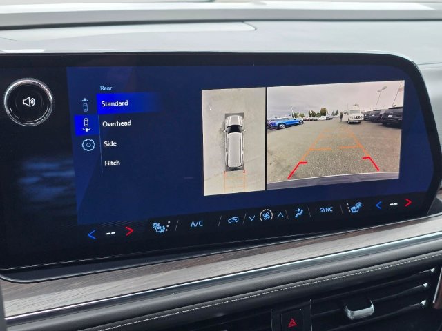 Used 2025 Chevrolet Suburban Z71 AWD/4WD image 28