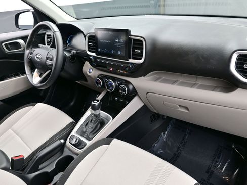 Certified 2025 Hyundai Venue SEL image 14