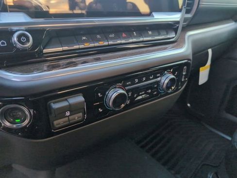 New 2025 GMC Sierra 1500 Elevation image 24