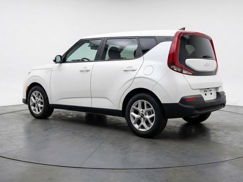 Used 2025 Kia Soul LX w/ LX Technology Package image 6