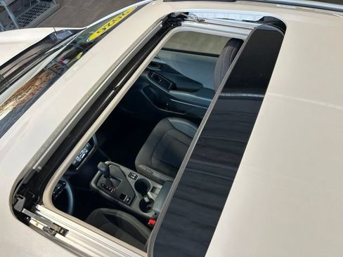 Used 2026 Subaru Crosstrek 2.5i Premium AWD/4WD image 39