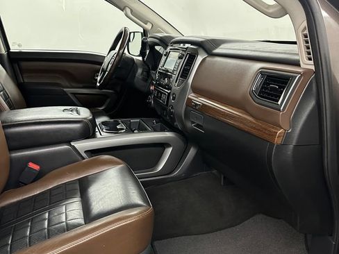 Used 2018 Nissan Titan Platinum Reserve w/ Platinum Utility Package AWD/4WD image 32
