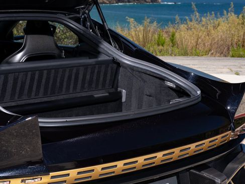 Used 2024 Aston Martin Valour image 40