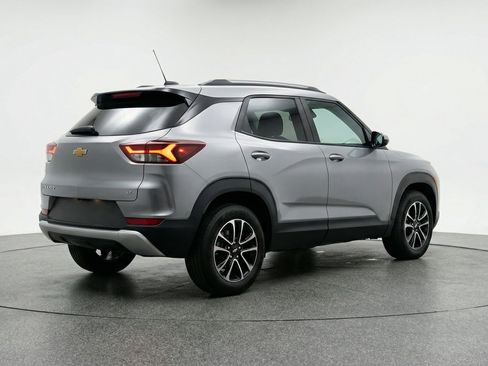 Used 2025 Chevrolet TrailBlazer LT image 9