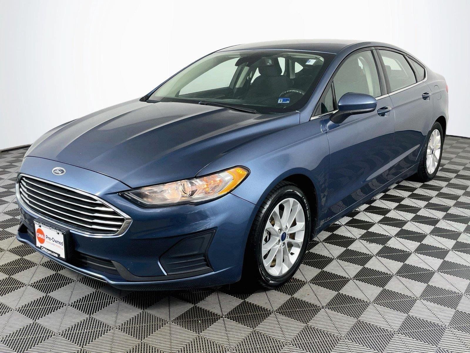 Used 2019 Ford Fusion SE FWD image 3