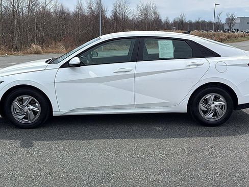 Used 2026 Hyundai Elantra SE FWD image 12