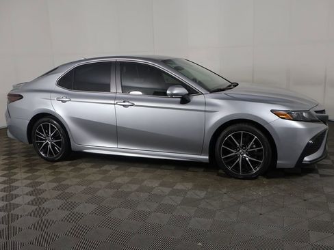 Used 2023 Toyota Camry SE image 15