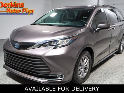 Used 2022 Toyota Sienna XLE