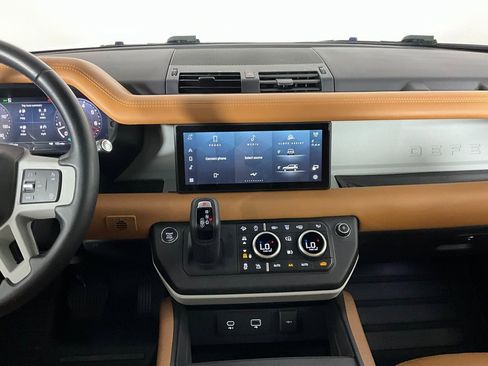 Used 2023 Land Rover Defender 110 SE image 12