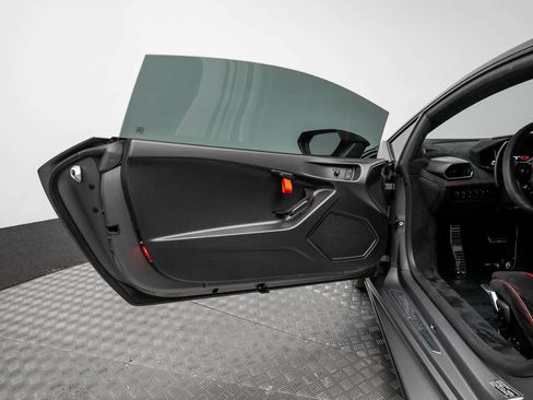 Used 2022 Lamborghini Huracan STO RWD image 20