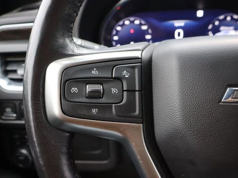 Used 2022 Chevrolet Tahoe Z71 w/ Luxury Package AWD/4WD image 7
