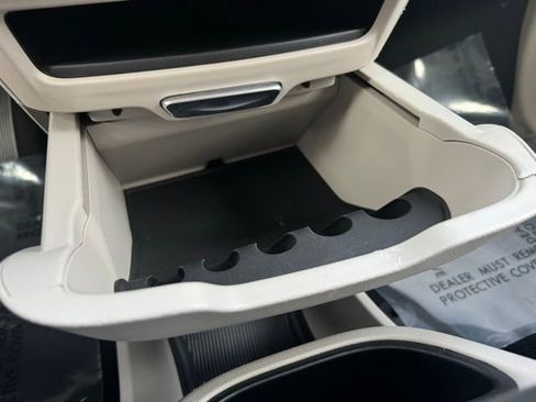 Used 2024 Chrysler Pacifica Touring-L image 23