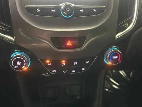 Used 2018 Chevrolet Cruze LT FWD image 15